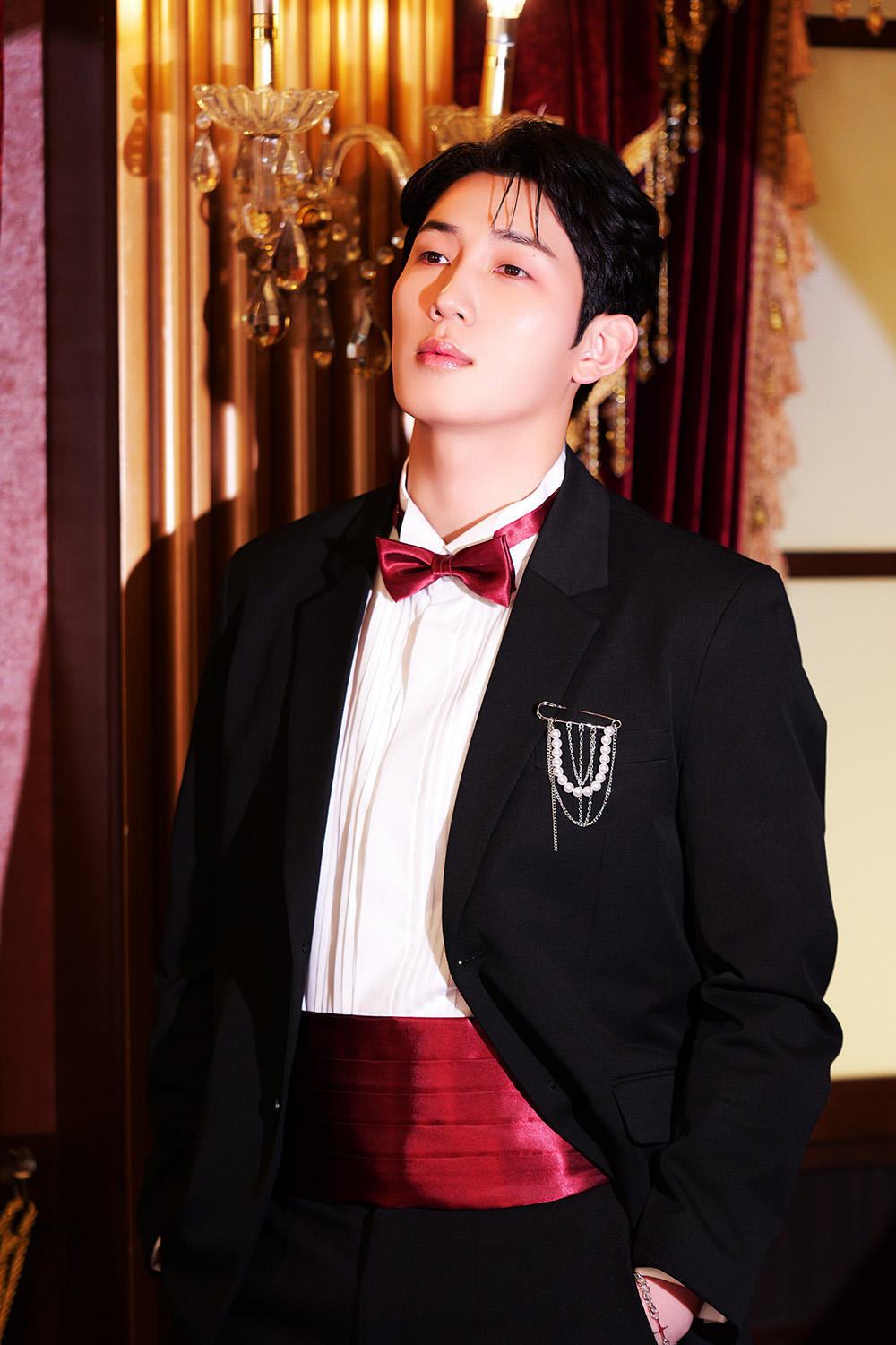 'Red Carpet' Artist Photo RED / SUNGHO