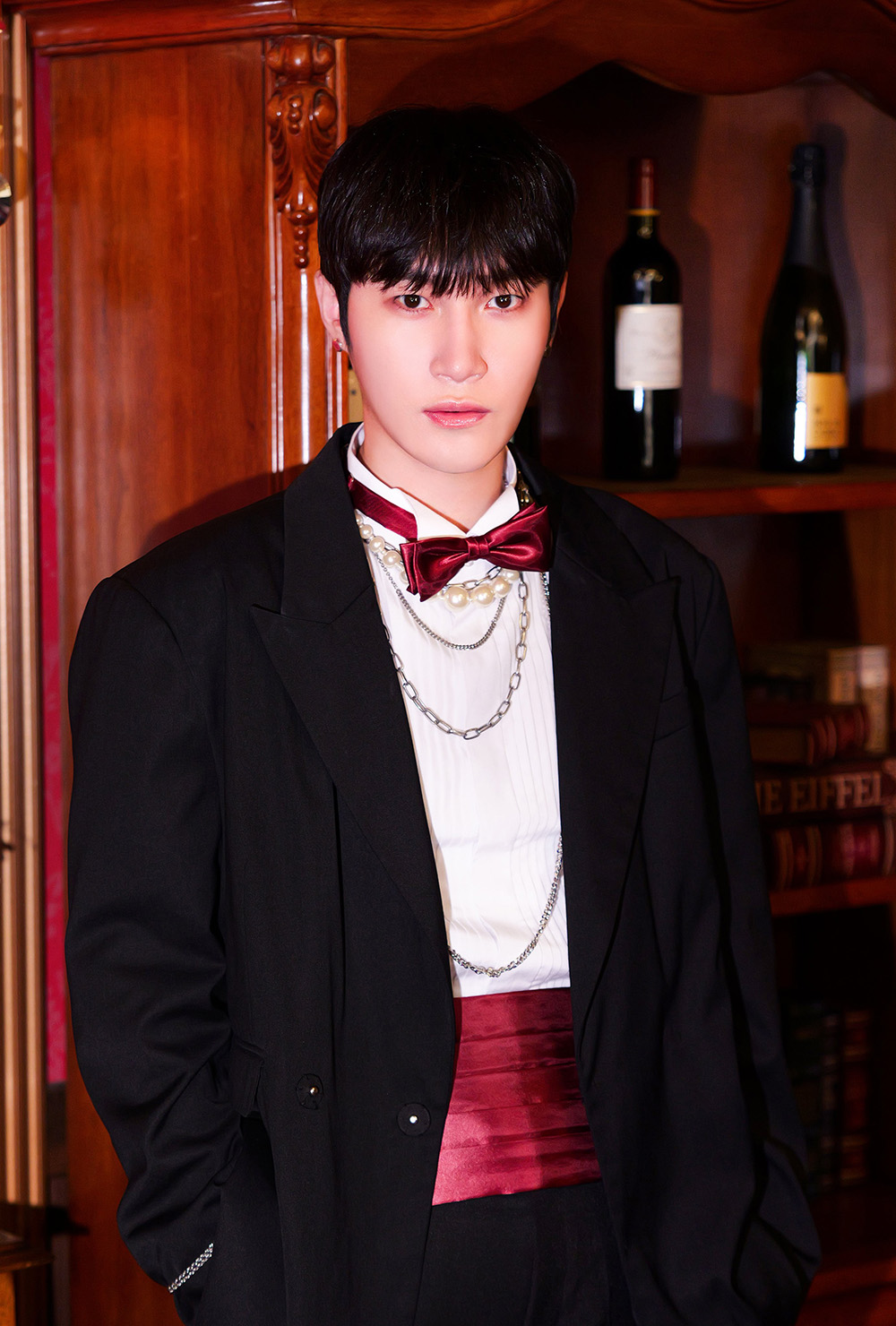 'Red Carpet' Artist Photo RED / WANCHUL