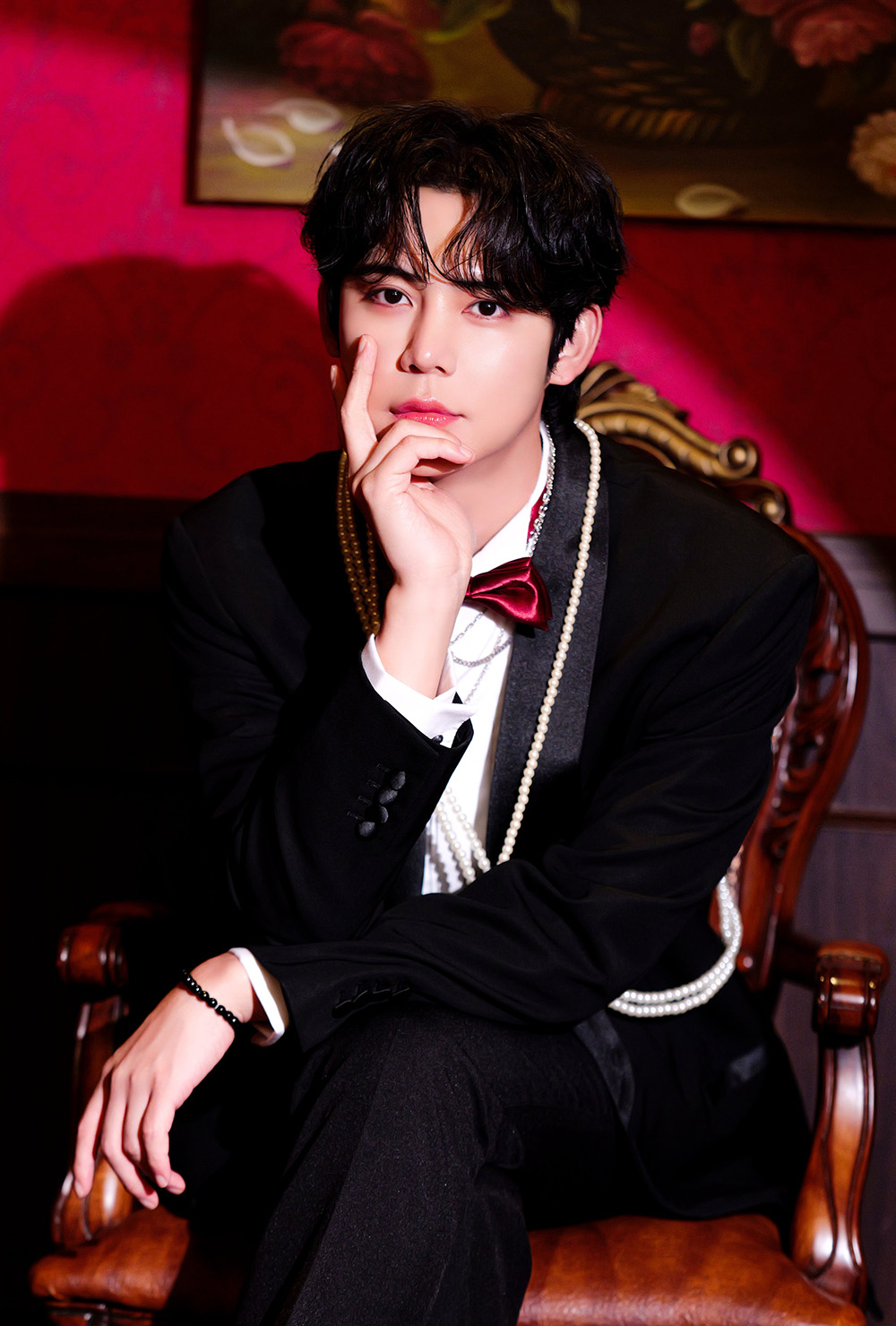 'Red Carpet' Artist Photo RED / SIHYUK