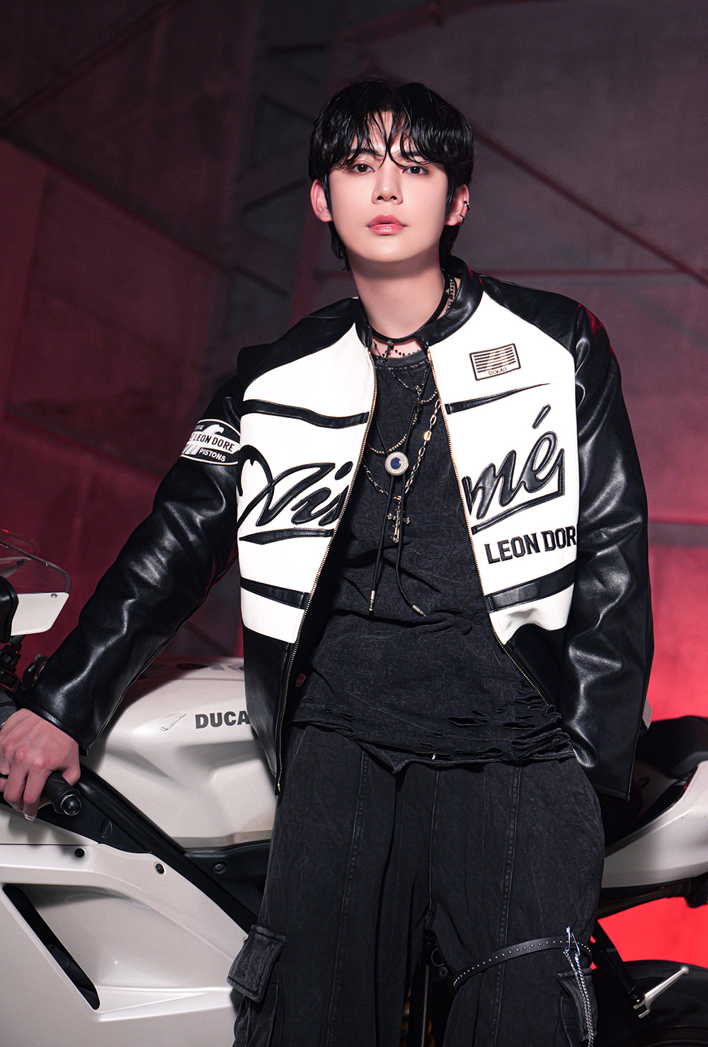 'Red Carpet' Artist Photo BLUE / SIHYUK