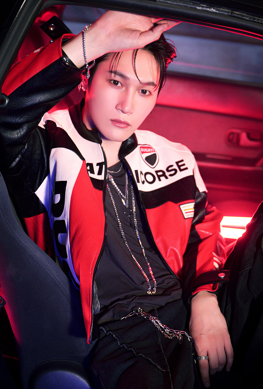 'Red Carpet' Artist Photo BLUE / WANCHUL