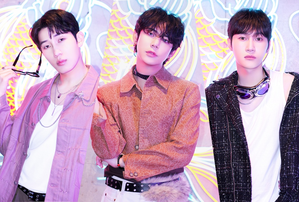 'Red Carpet' Artist Photo PURPLE / NEW WORLD